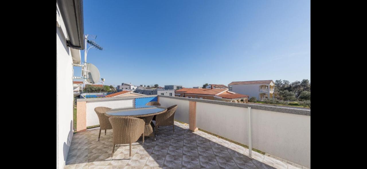 Aurum Luxury Apartments Vir Exterior photo