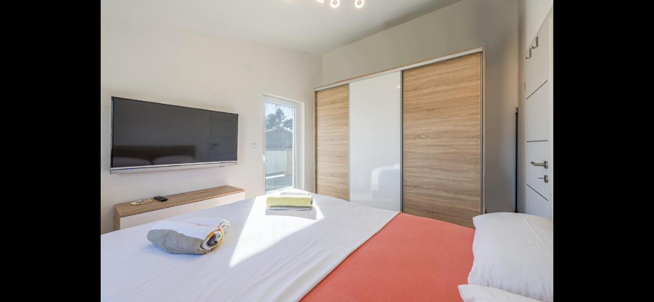 Aurum Luxury Apartments Vir Exterior photo
