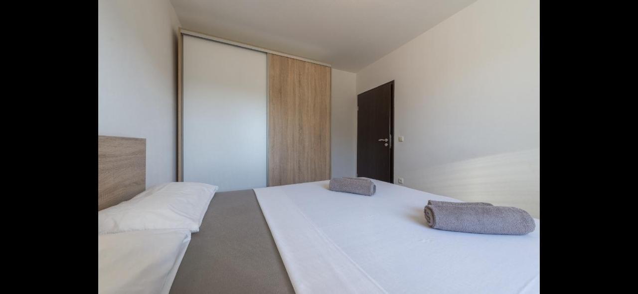 Aurum Luxury Apartments Vir Exterior photo